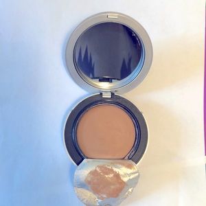 Mac NC42 Studio Fix Cream to Powder Foundation